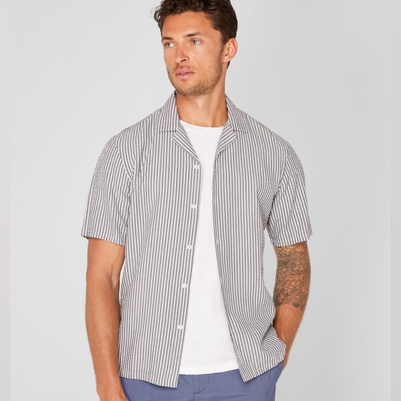 Club Monaco Short Sleeve Camp Collar Seersucker Button Down Shirt Grey - M - NWT - Picture 2 of 10